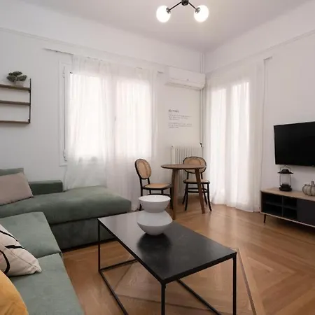 Apartment Vibrant Urban Getaway: Modern 1-bedroom Near Bars, Parks, And Metro *