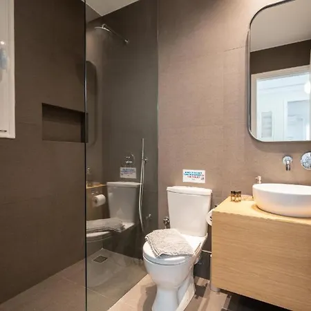 Vibrant Urban Getaway: Modern 1-bedroom Near Bars, Parks, And Metro * Athens