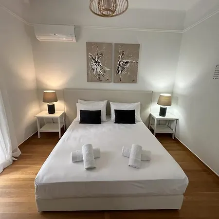 Vibrant Urban Getaway: Modern 1-bedroom Near Bars, Parks, And Metro Apartment Athens